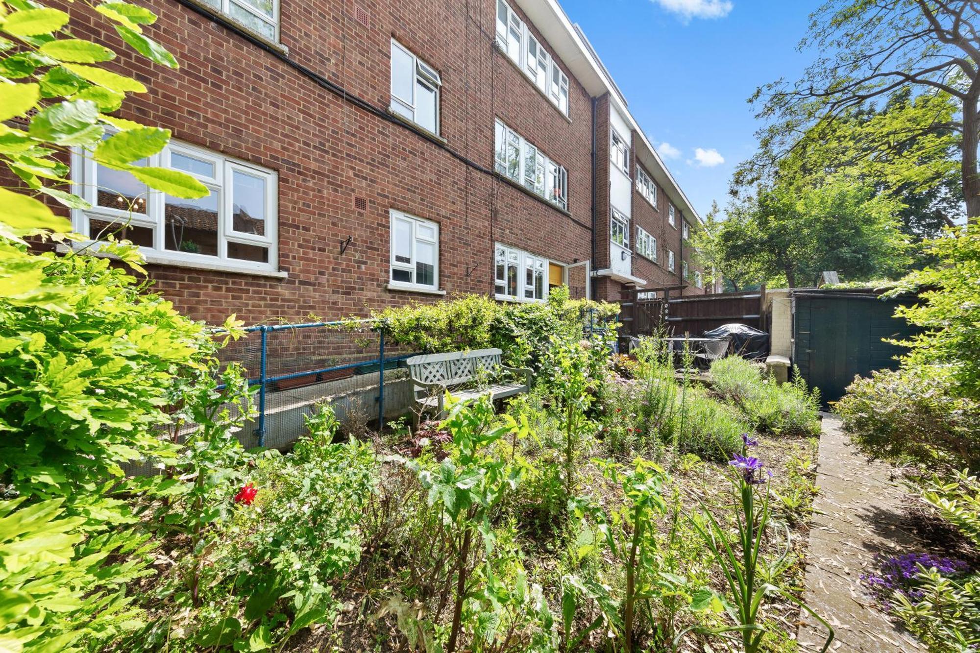 Clapham Serenity Garden Retreat With Free Parking Appartement